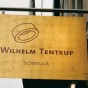 Aussenschild des Beratungs- und Verkaufsraums von Wilhelm Tentrup Schmuck im Kölner Stadtzentrum.